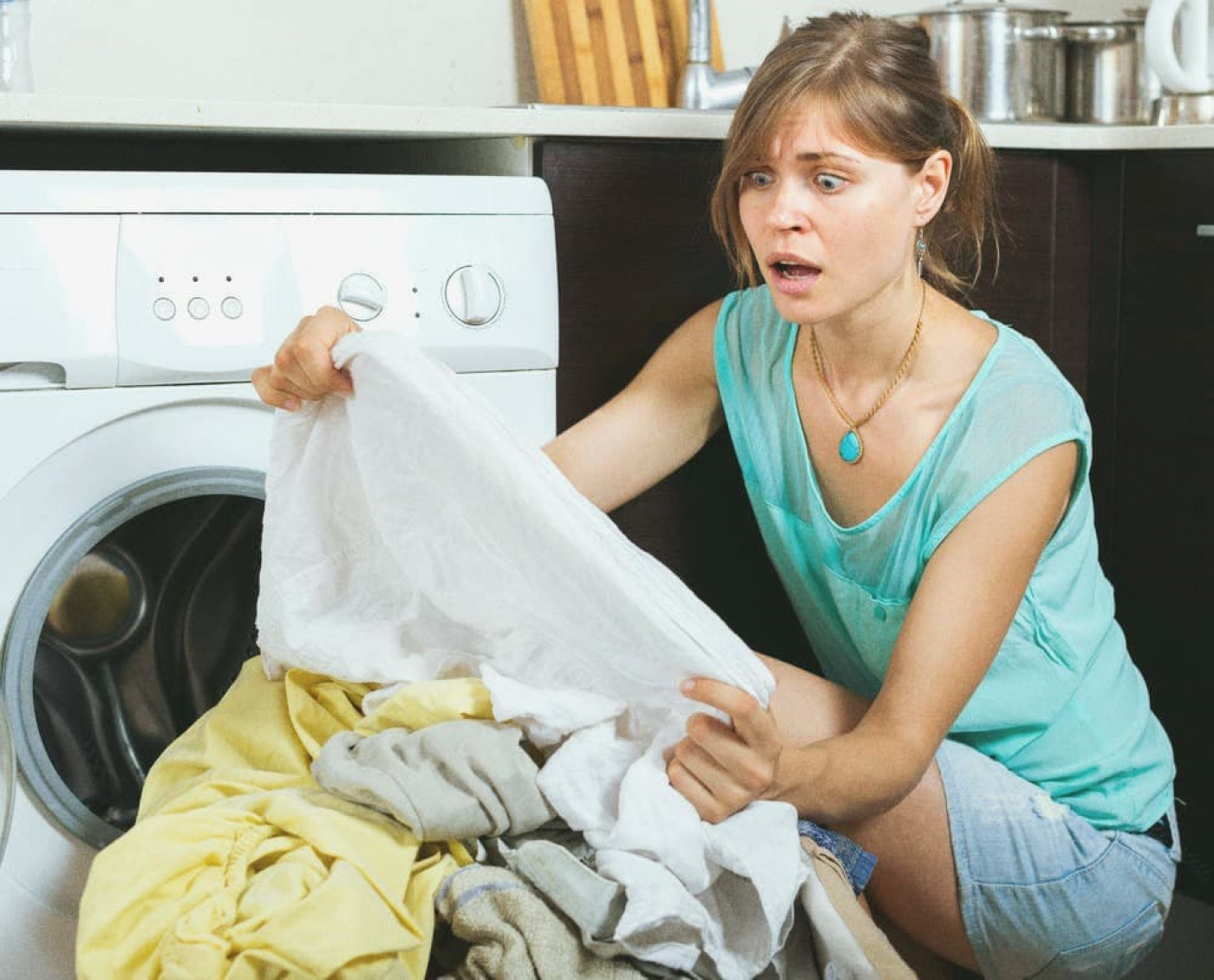Мамы после домашний. Полинявшие вещи. Одежда в стиральной машине. Стирка белья. Стирать белье.