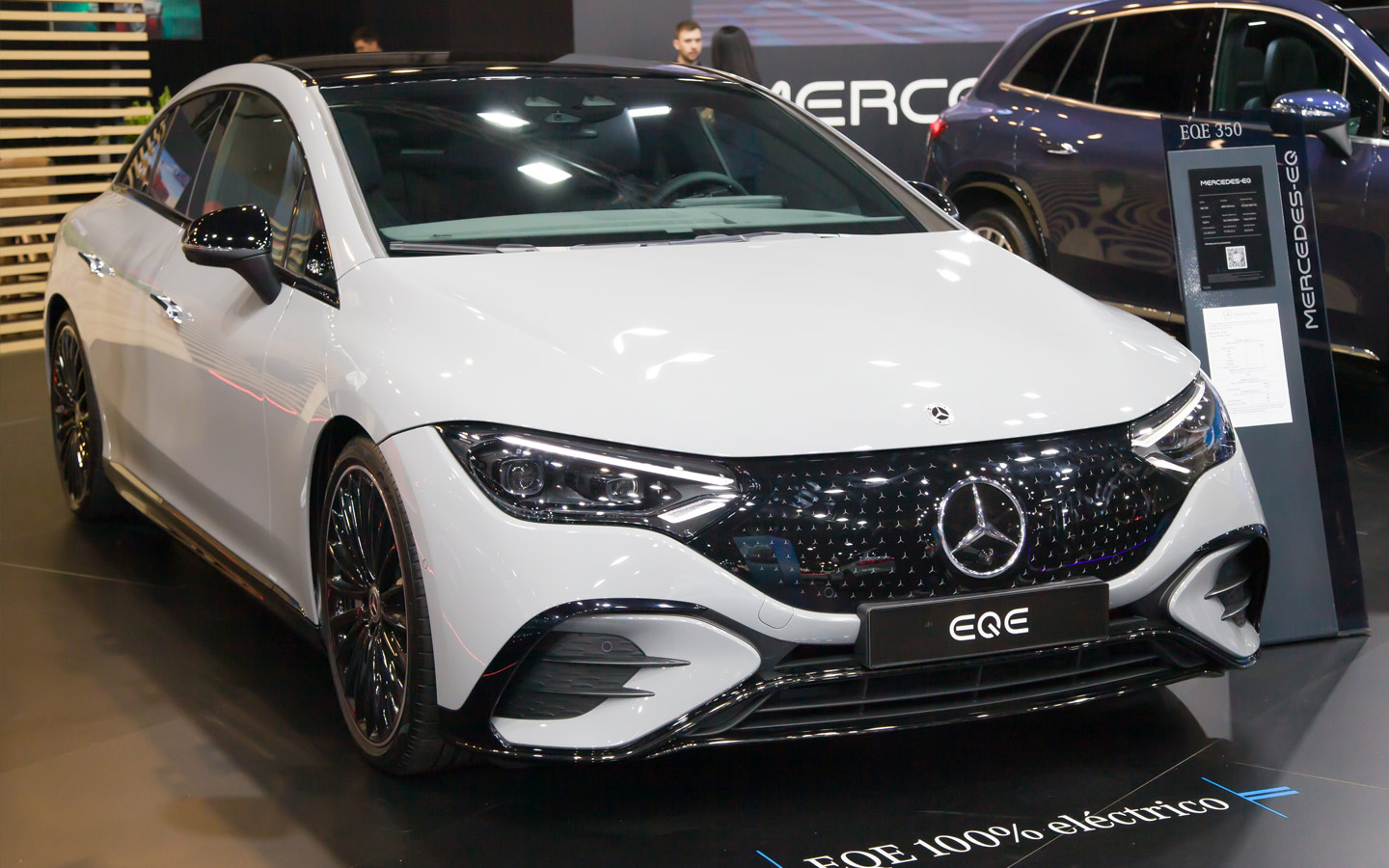 mercedes-benz eqe comes equipped with impressive performance features