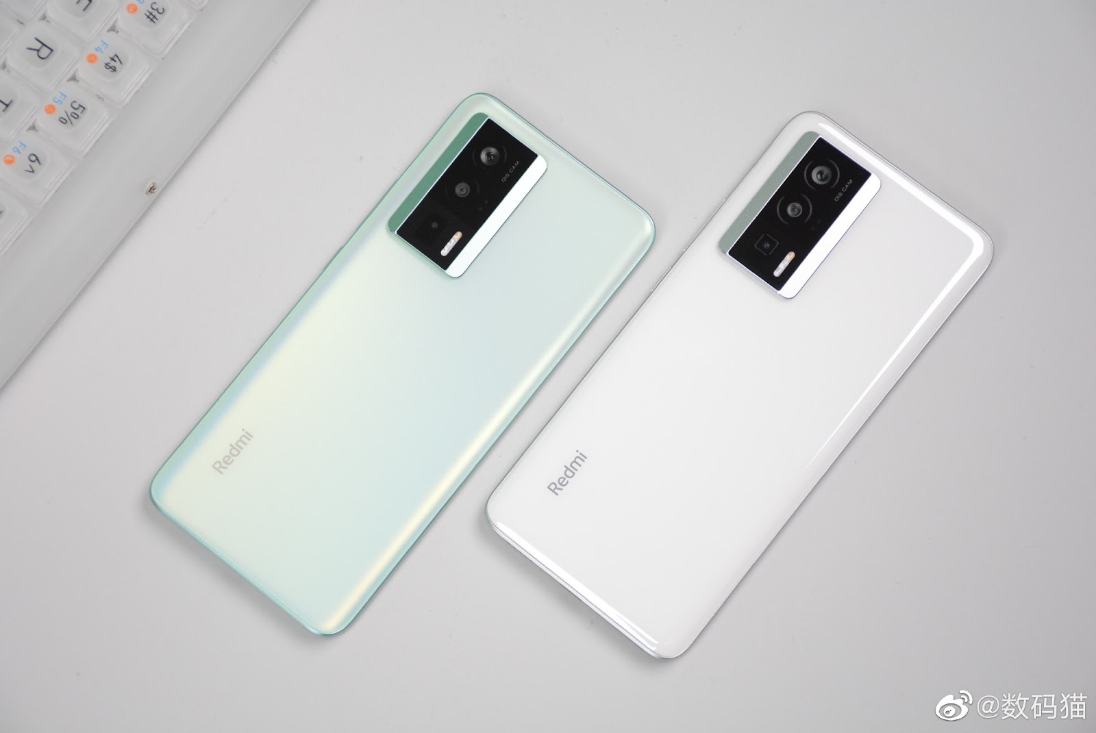 Ảnh thực tế Redmi K60 và K60 Pro: Thiết kế mới, hiệu năng vô địch tầm giá  11 triệu đồng