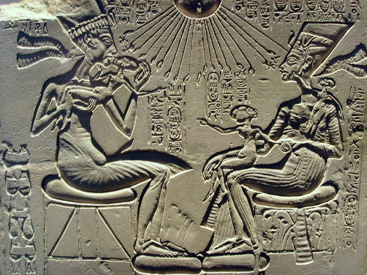 Nefertiti holding daughters