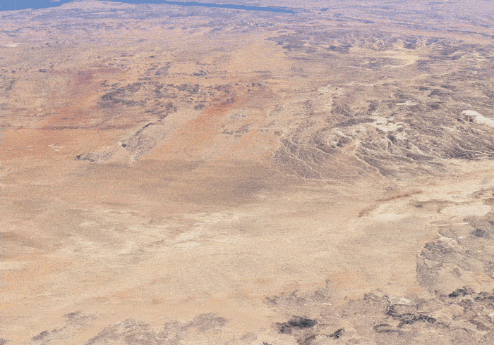 Les champs agricoles s'étendent vers l'extérieur au milieu d'un désert.