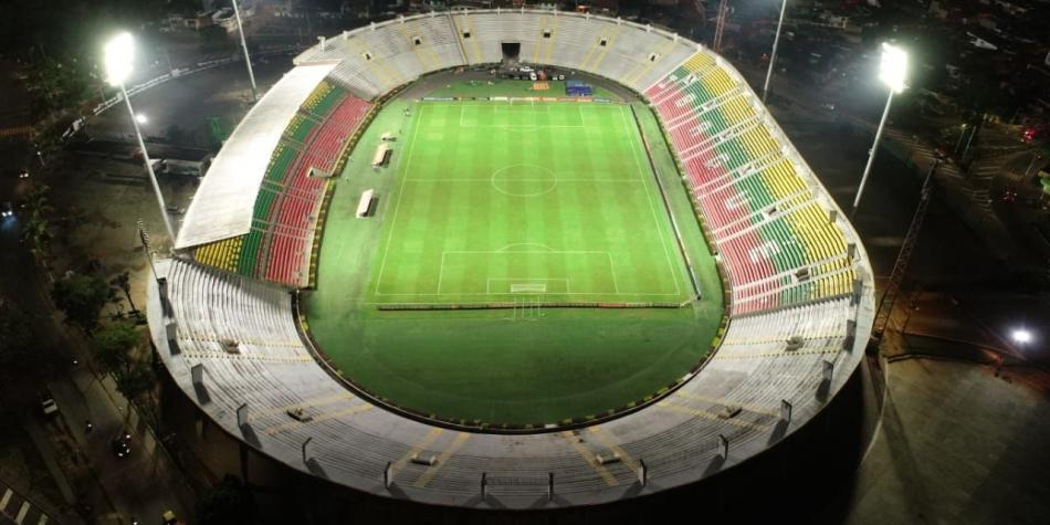 Imagem aérea do estádio Manuel Murillo Toro durante a noite.                                             (Foto: El Tiempo.)