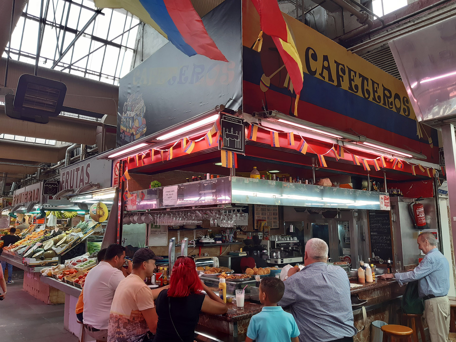 Inside Mercado de Maravillas