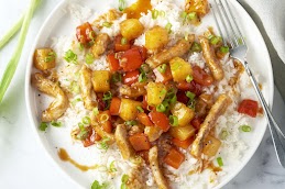 Rice is nice! Deze gerechten bestaan uit een basis van rijst. Nu moet jij nog kunnen kiezen tussen zoetzure saus, currysaus of champignonsaus!