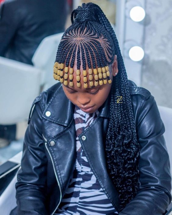 girl wearing cornrows with a base Fulani braids