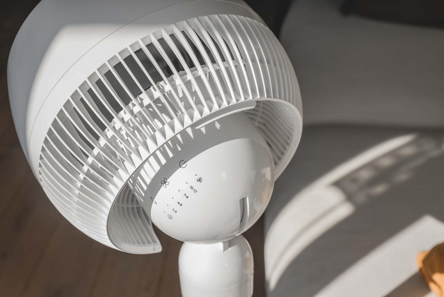 A fan on a table

Description automatically generated with low confidence