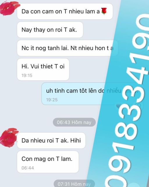 Thầy Pá Vi làm bùa để tạo phúc