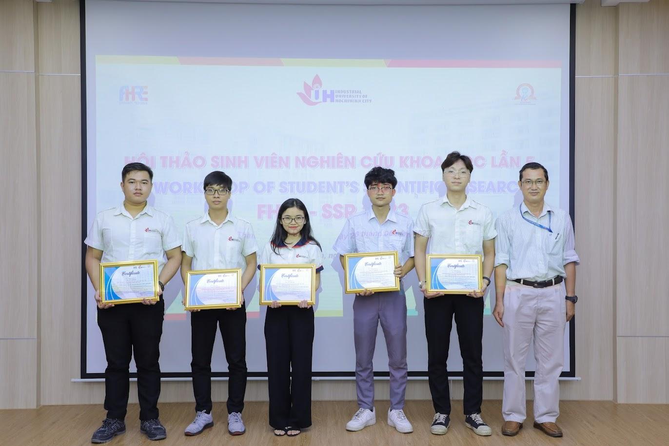 A group of people holding certificatesDescription automatically generated