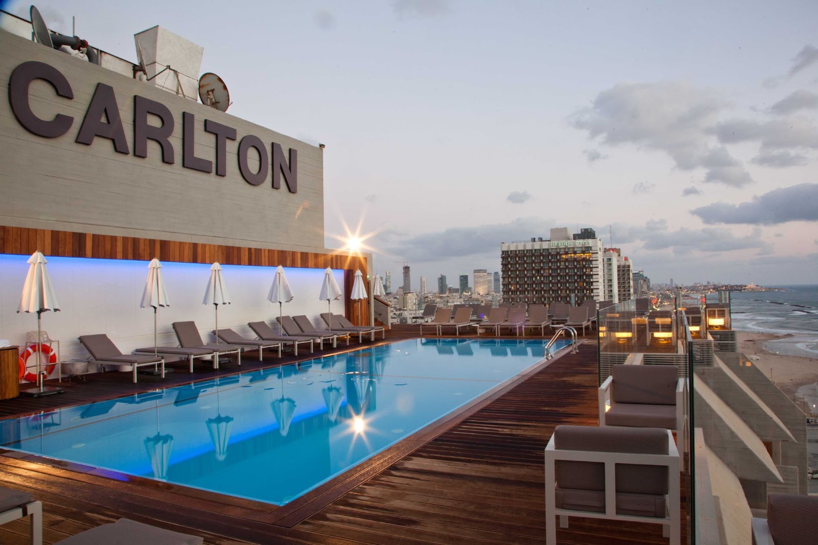 The Carlton Tel Aviv: op 6 Beachfront Hotels Along the Tel Aviv Beach Promenade 