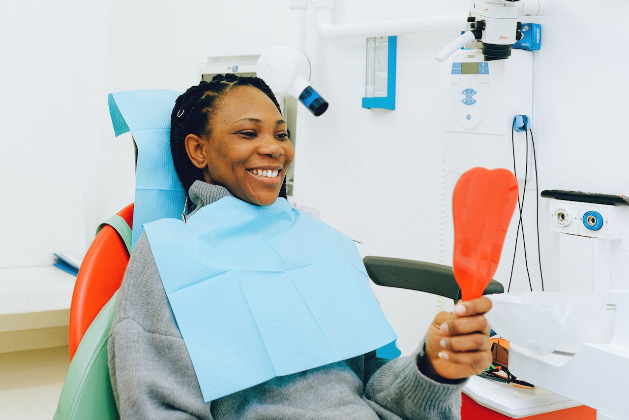 Top 4 servicii stomatologice menite sa-ti ofere mai multa incredere