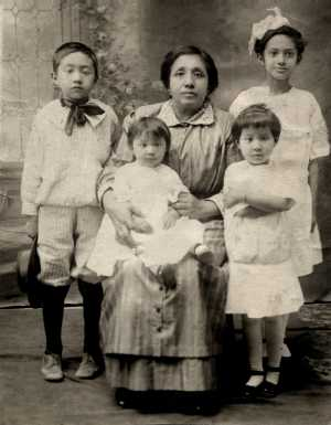 Francisca Moreno and children