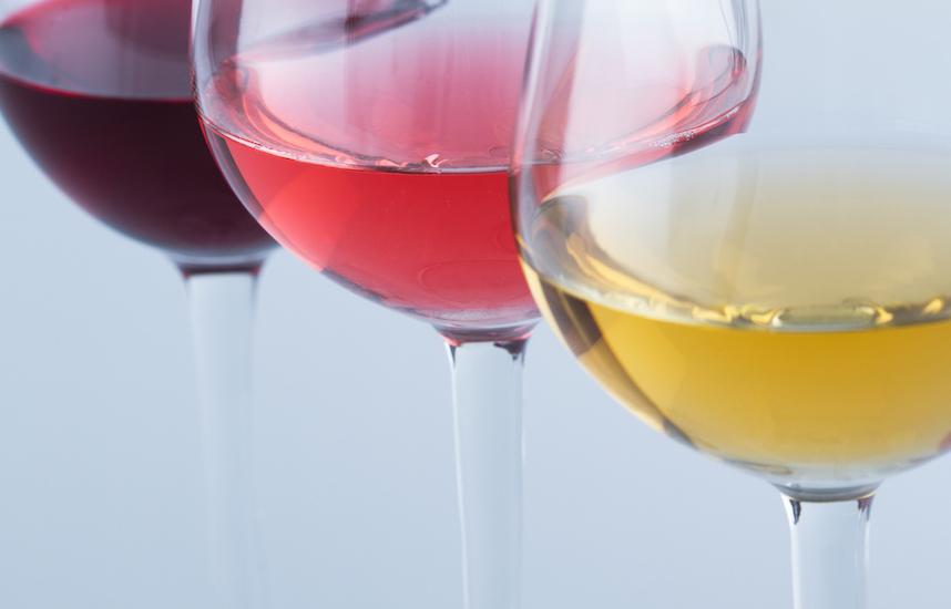 Immagine che contiene vino, bevanda, interni, vetro

Descrizione generata automaticamente