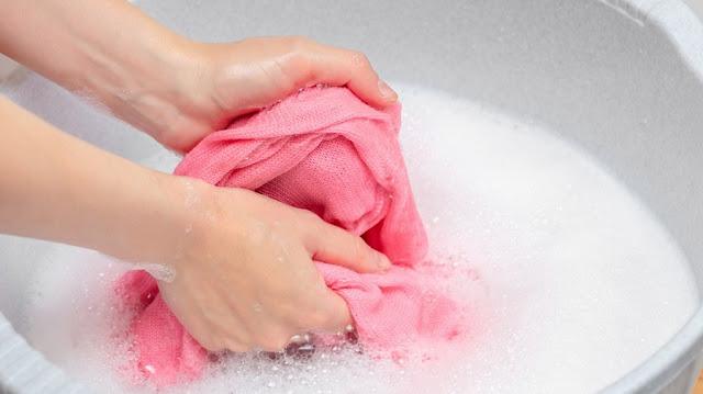 Cách giặt đồ bằng tay đúng cách chưa chắc bạn đã biết