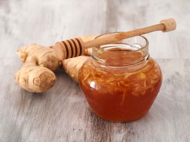 Cách chữa viêm họng có đờm an toàn và hiệu quả 20 Dùng gừng với mật ong sẽ giúp chống viêm, tiêu đờm, giảm ho