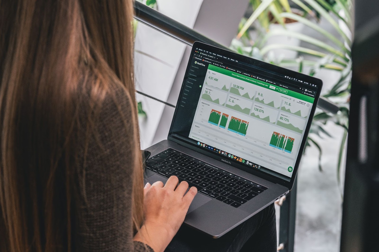 A woman using DeskTime on her laptop