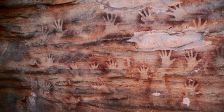 Gruta-de-GargasFr-ambos-os-sexos-crianças-e-adultos-Paelolitico-Superior-768x384.jpg