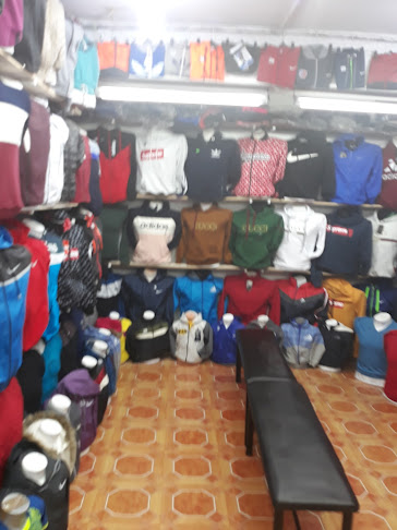 Ropa Juvenil local 1434 - Quito