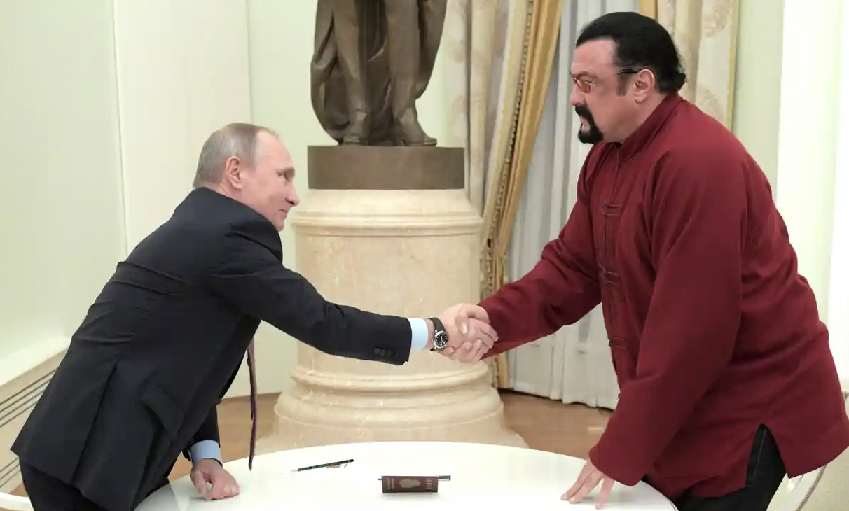 steven seagal and vladimir putin shaking hands