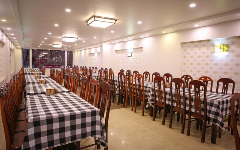 Không gian quán Viễn Dương