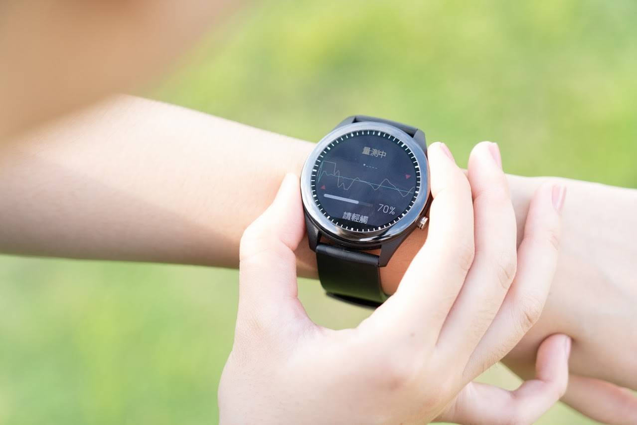 ASUS Vivowatch SP 健康錶開箱評測體驗｜華碩智慧手錶、功能規格、NFC 感應、一卡通、心率追蹤、錶帶更換、APP 支援、5ATM 防水｜科技狗 - 14天續航, 50 米防水, 5ATM 防水, ASUS, ASUS HealthConnect, ASUS Vivowatch SP, ECG, ECG 微電感測器, GPS, NFC, PPG, PPG 光學感測器, Vivowatch, Vivowatch SP, 一卡通, 健康手錶, 可更換錶帶, 女性健康, 女性健康追蹤, 智慧手錶, 智慧穿戴, 智能手錶, 智能穿戴, 災情, 發票載具, 省電模式, 續航, 華碩, 藍牙4.2, 觸控手錶, 評測, 運動手錶, 運動模式, 錶帶, 錶帶選購, 錶扣, 開箱, 體驗, 高續航 - 科技狗 3C DOG