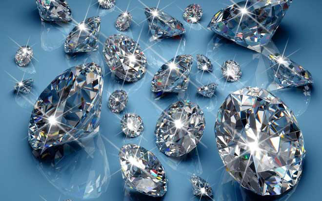 Trọng lượng kim cương là một trong những yếu tố tác động tới giá trị kim cương
