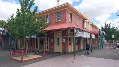 Photos of Royal Hotel Sunbury