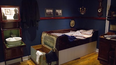 Photos of The Fan&oslash; Shipping and Costume Collection