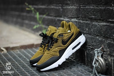 Photos of sneaky Shoes