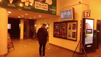 Photos of Vanl&oslash;se St. (Metro)