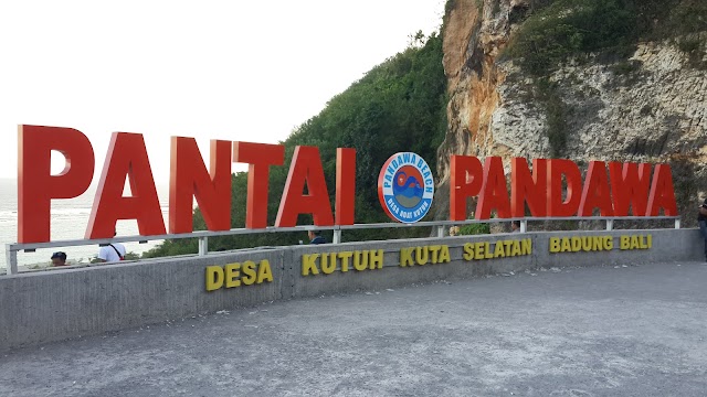 Pantai PANDAWA CLIFF SIGN