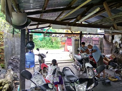 Photos of Prasat Workshop