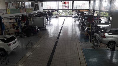 Photos of Auto 2000 Bekasi Barat