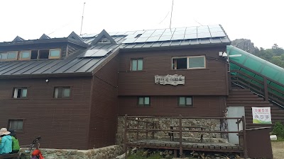 Photos of Jangteomok shelter