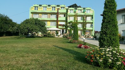 Photos of Самостоятелни стаи Камелия