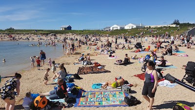 Photos of Nauth&oacute;lsv&iacute;k Beach