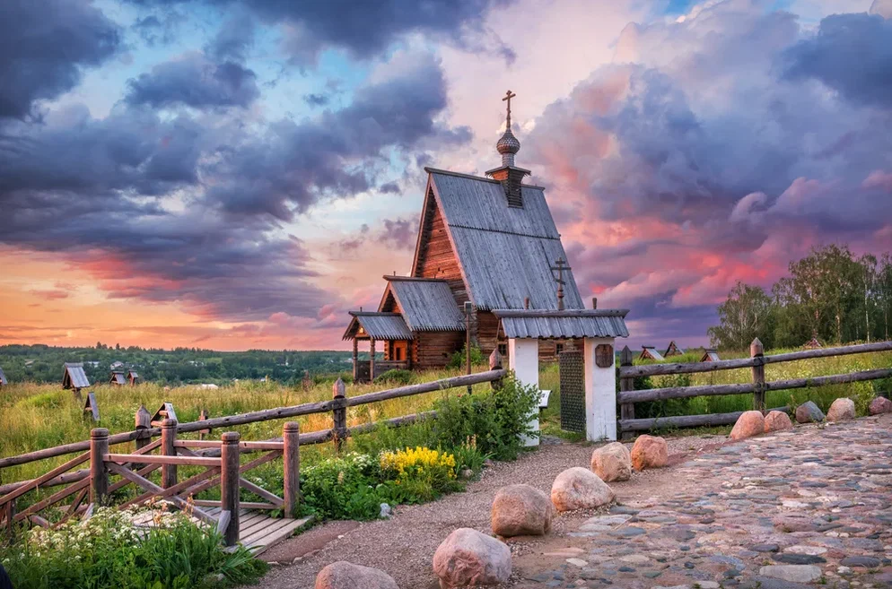 Воскресенская церковь на горе Левитана