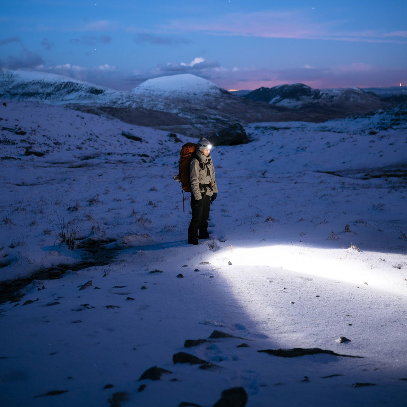 use flashlight during winter storm