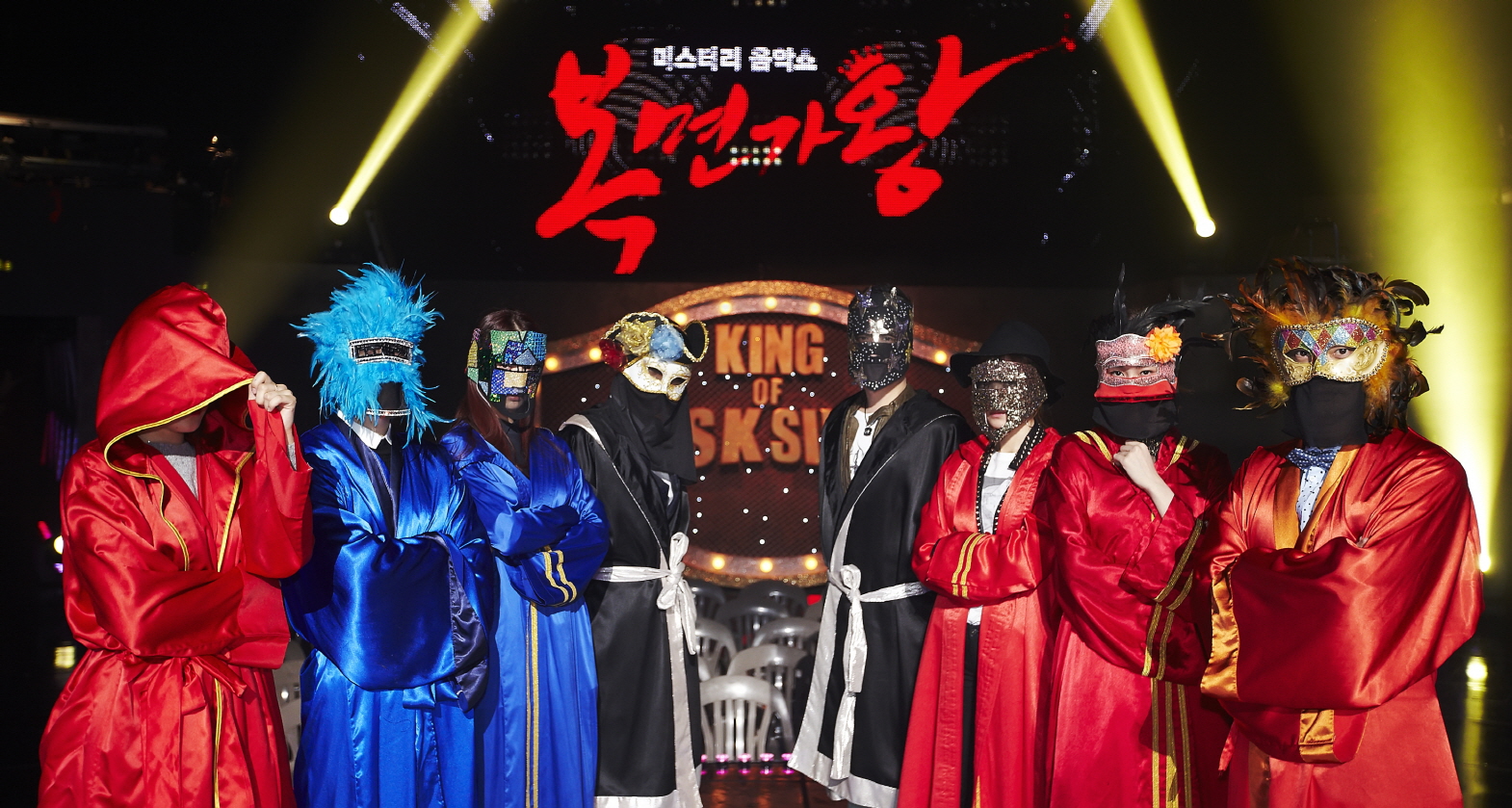 King of Mask Singer, foto portada de la primera edición de 2015 con algunos de los primeros participantes.