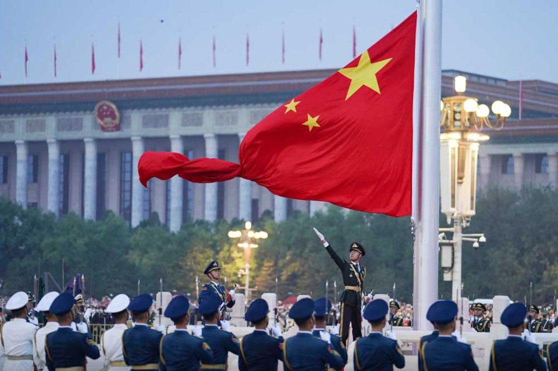 2022年10月1日，在北京天安门广场举行升国旗仪式，庆祝中华人民共和国成立73周年。（美联社）