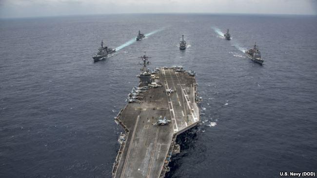 国尼米兹级航母“卡尔文森”号行驶在菲律宾海(2017年4月28日)