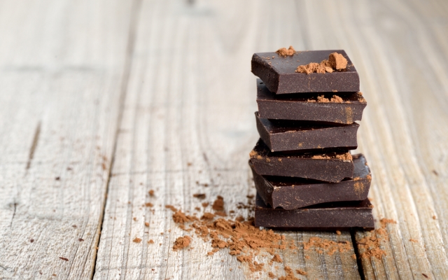 foods to boost natural beauty, chocolate, dark chocolate