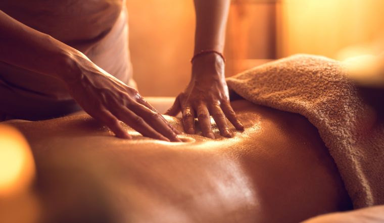 massage giảm đau cơ bắp
