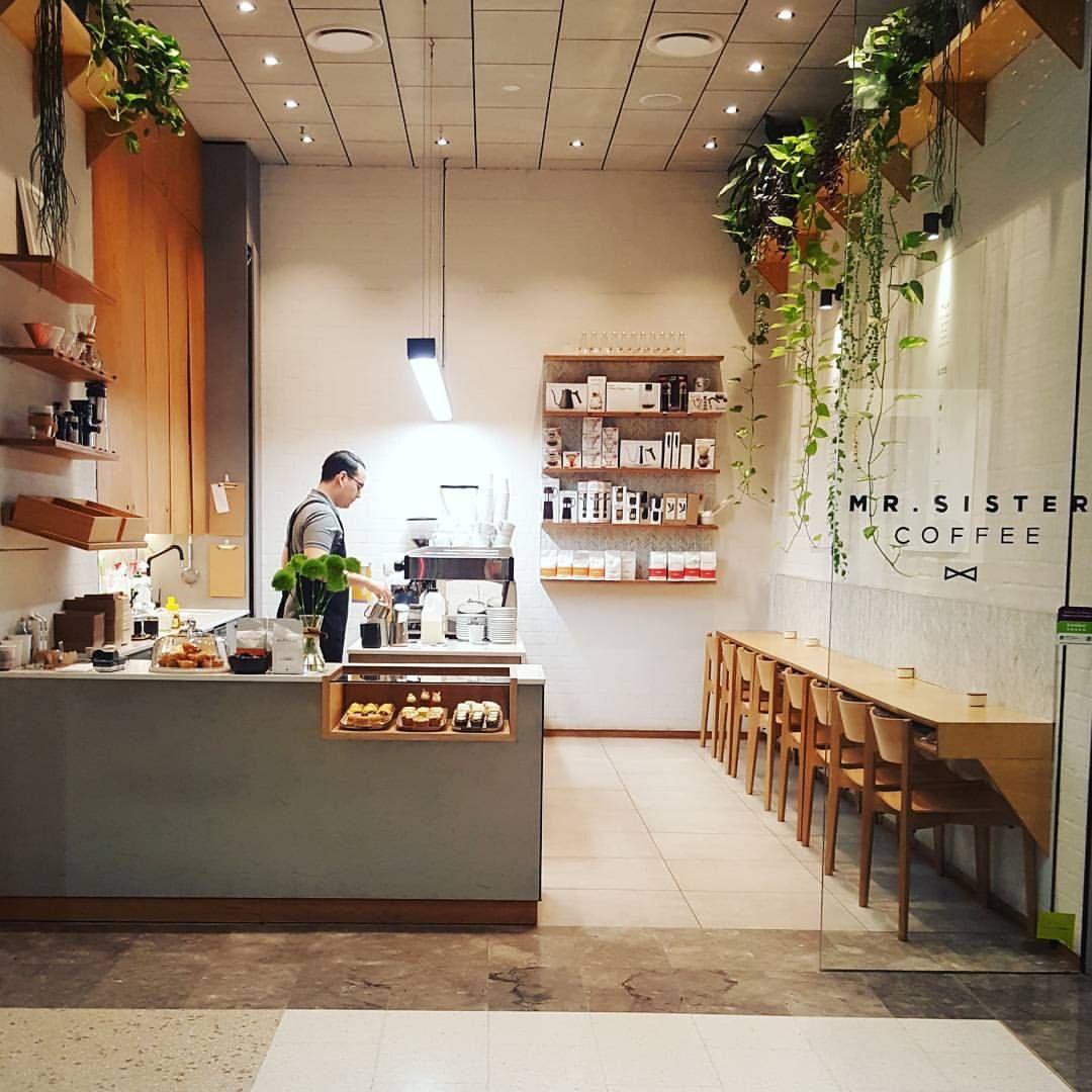 Ảnh có chứa trong nhà, sàn, tường, đồ nội thất

Mô tả được tạo tự động