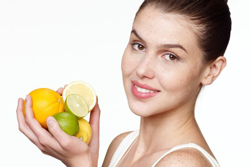 Hàm lượng Vitamin C có trong chanh có thể giúp cho da trắng sáng, mờ nám
