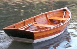 деревянная лодка