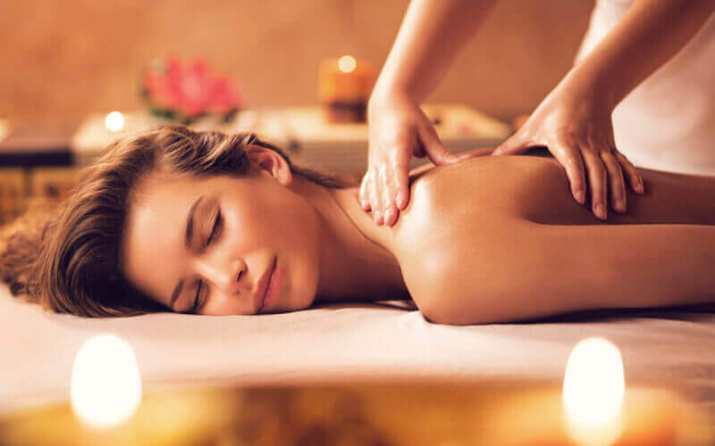 Massage bằng nến mang lại nhiều lợi ích cho việc lưu thông máu lên não