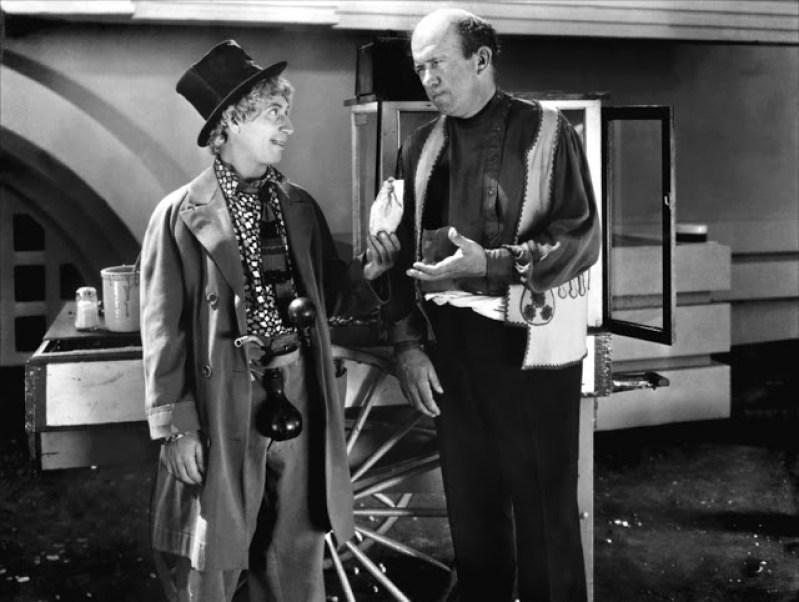 Harpo y su victima, Edgar Kennedy, en Duck Soup (1933)