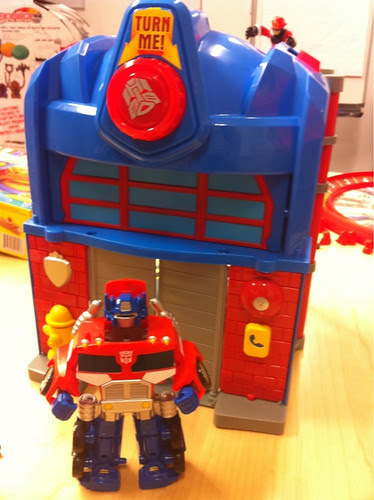 TRANSFORMERS RESCUE BOTS FIRE STATION PRIME Playset