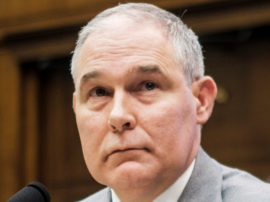 there-are-alarm-bells-at-the-white-house