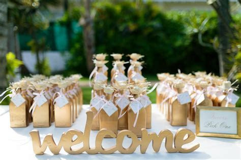 17 Wedding Welcome Bags and Favors Your Guests Will Love 17 Wedding Welcome Bags and Favors Your Guests Will Love